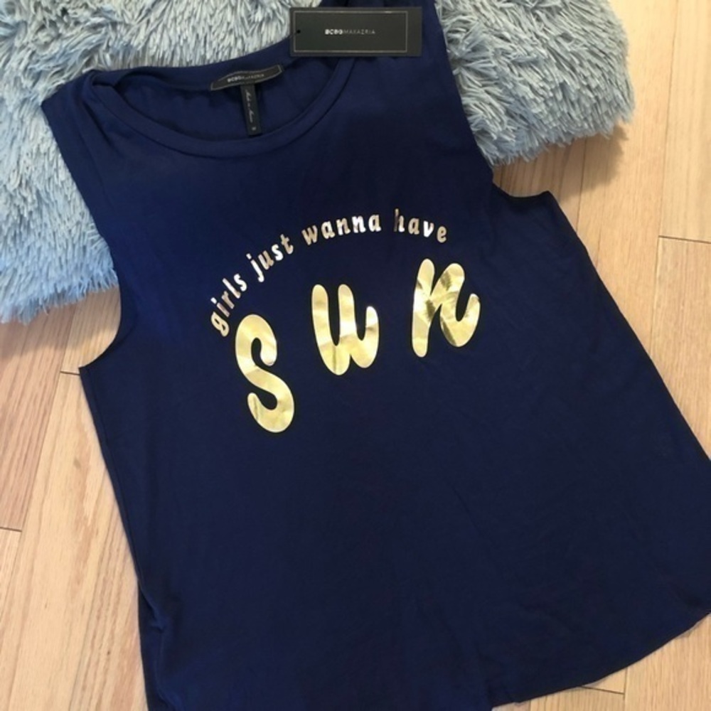 BCBGMaxazria top/graphic tees